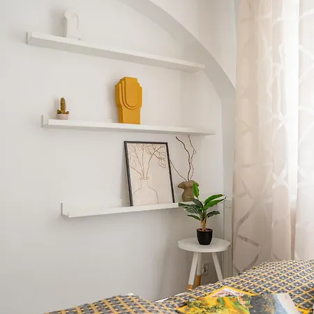 Stylish Floor With Balcony In アパート *