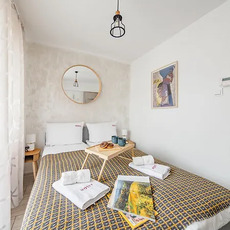 Stylish Floor With Balcony In アパート *