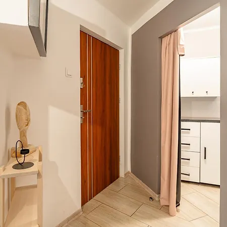 Stylish Floor With Balcony In クラクフ