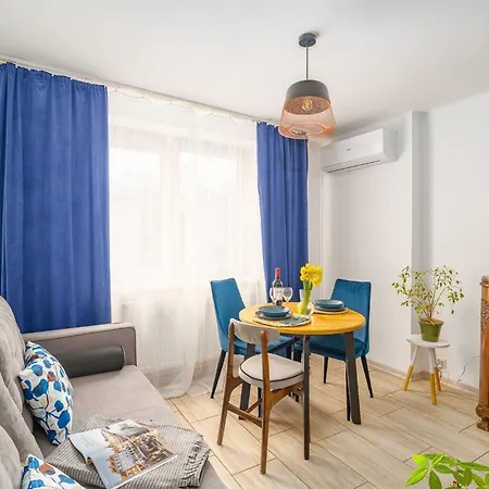 Stylish Floor With Balcony In クラクフ