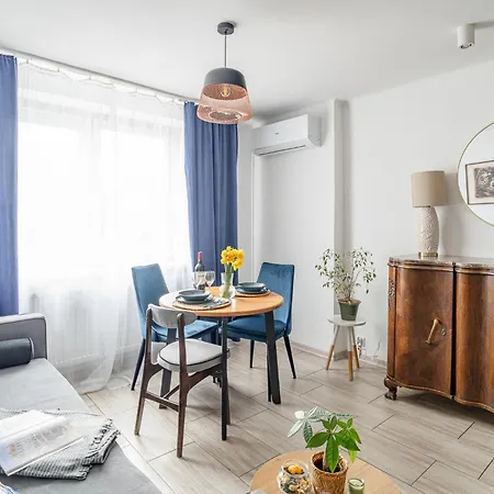 アパート Stylish Floor With Balcony In