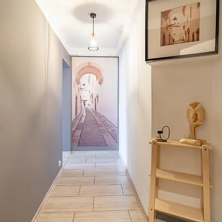 アパート Stylish Floor With Balcony In