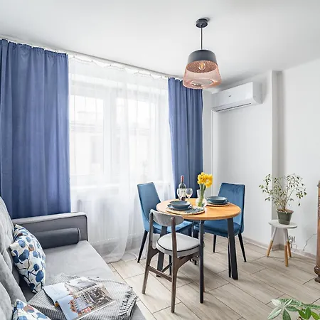 Stylish Floor With Balcony In クラクフ